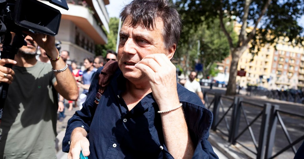 L’avvocato di Lavitola: «Il mio assistito avvisò Ranucci del possibile attentato un mese e mezzo prima». Polemica su stipendi di Report L’avvocato di Lavitola: «Il mio assistito avvisò Ranucci del possibile attentato un mese e mezzo prima». Polemica su stipendi di Report