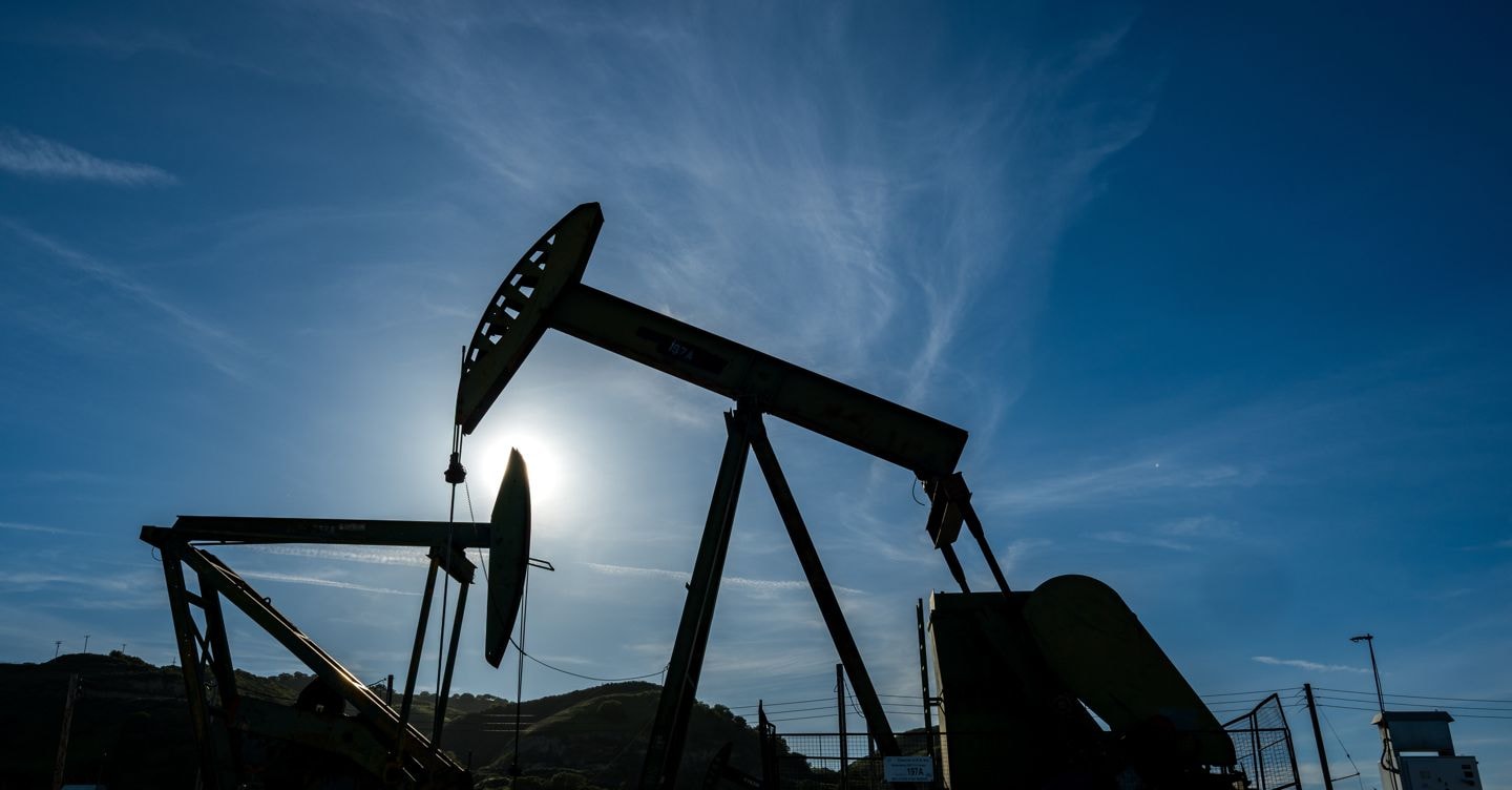 Borse, pesa ancora lo stallo in Iran. Brent sopra i 90 dollari spinge l’oil