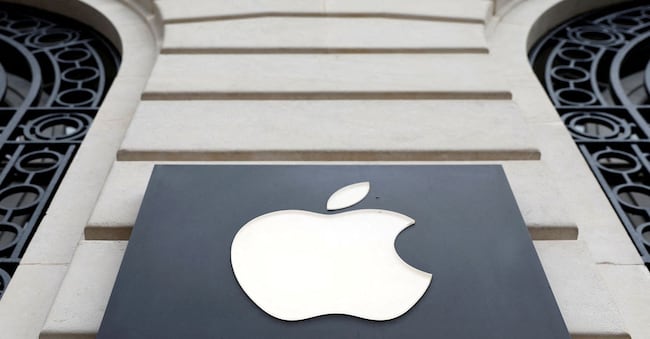 FILE PHOTO: View of an Apple logo at an Apple store in Paris, France, April 23, 2025. REUTERS/Abdul Saboor/File Photo REUTERS