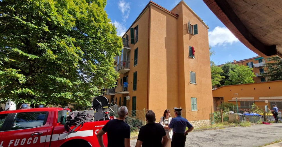 Esplosione in una palazzina a Perugia: due persone ferite