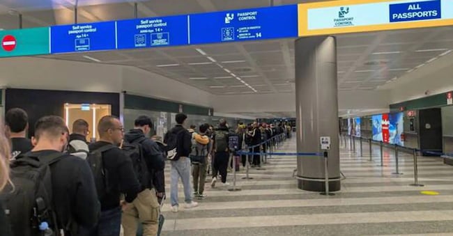 Controlli in un aeroporto italiano