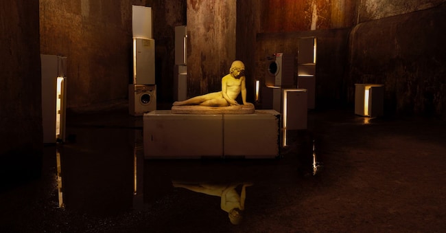 “Only light left alive - BAD TIMING” (2023), di Théo Mercier. (©Erwan Fichou)