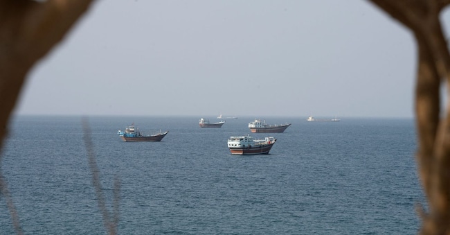 Imbarcazioni in attesa di transitare nello Stretto di Hormuz REUTERS