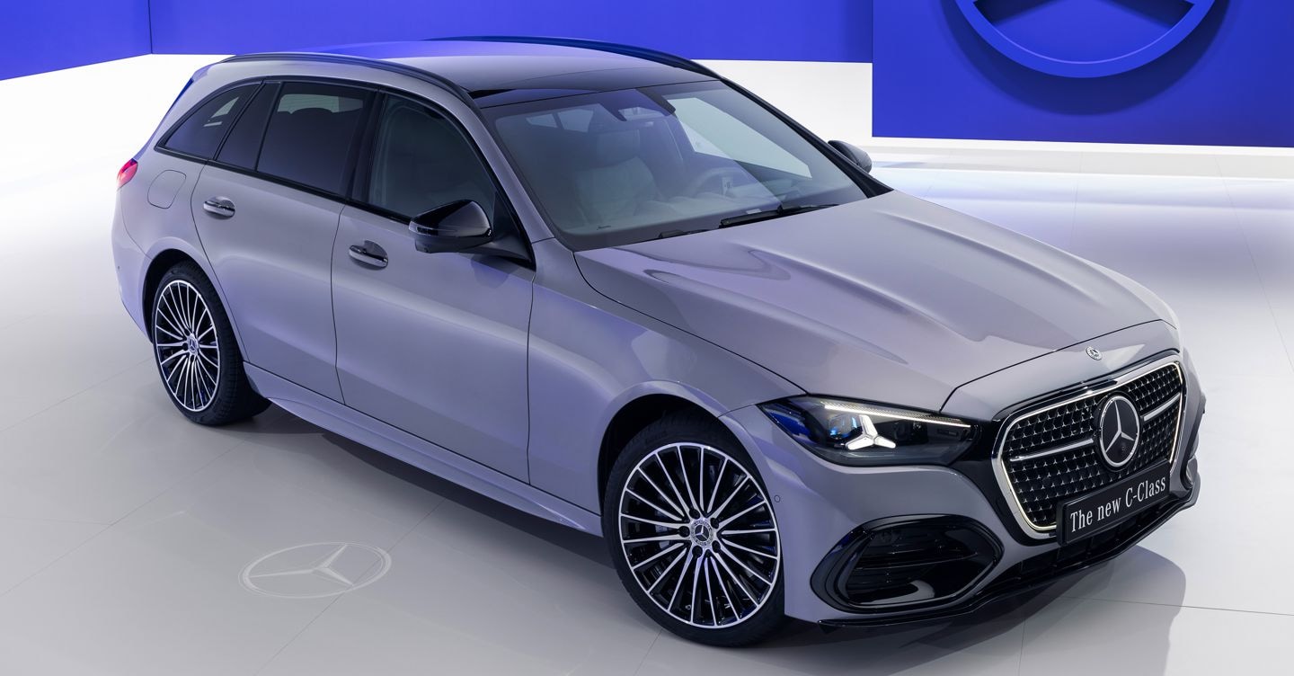 Mercedes Classe C restyling, come cambiano berlina e station wagon ora con intelligenza artificiale a bordo