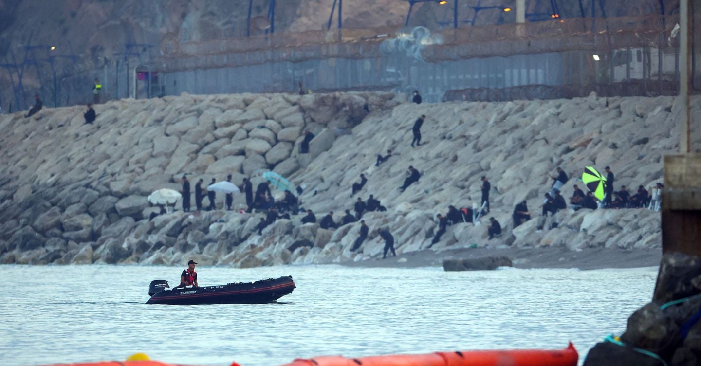 Carcere e 3 milioni di multa   al migrante-scafista anche se non è un trafficante