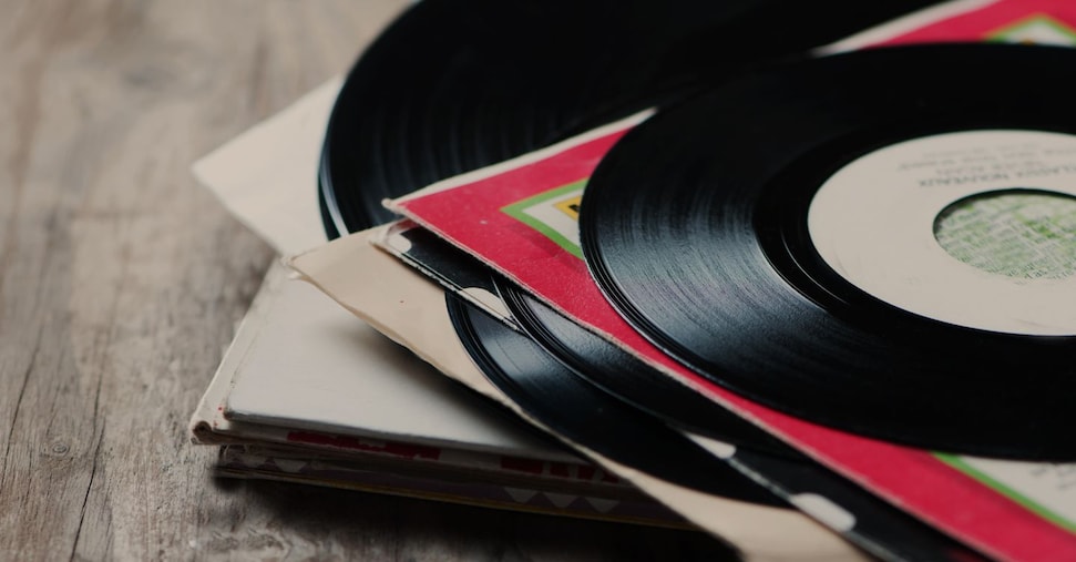 Musica, in sei mesi 52 miliardi di streaming (+7%) e il vinile corre a pieni giri