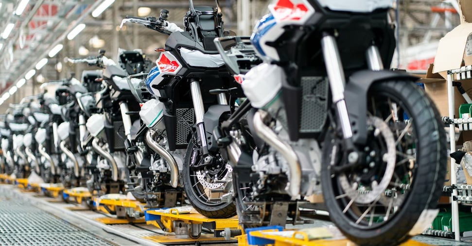 Guzzi rilancia a Mandello del Lario: al via il nuovo sito produttivo Guzzi rilancia a Mandello del Lario: al via il nuovo sito produttivo