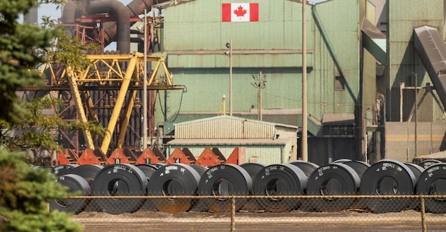 Bobine di acciaio destinate al mercato Usa, nello stabilimento siderurgico canadese di ArcelorMittal Dofasco a Hamilton, in Ontario APN