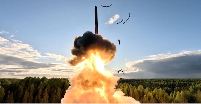Un test di lancio di un missile balistico intercontinentale al cosmodromo di Plesetsk, nella regione di  Arkhangelsk in Russia via REUTERS