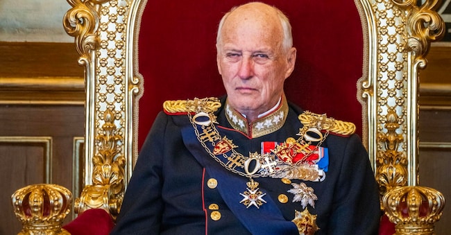  Il re Harald V partecipa alla cerimonia di apertura della 169ª legislatura dello Storting a Oslo, in Norvegia, il 2 ottobre 2024. Il Palazzo Reale di Norvegia ha annunciato che il re Harald V è deceduto all’Ospedale Universitario di Oslo all’età di 89 anni il 28 agosto 2026.     (EPA/Ole Berg-Rusten)