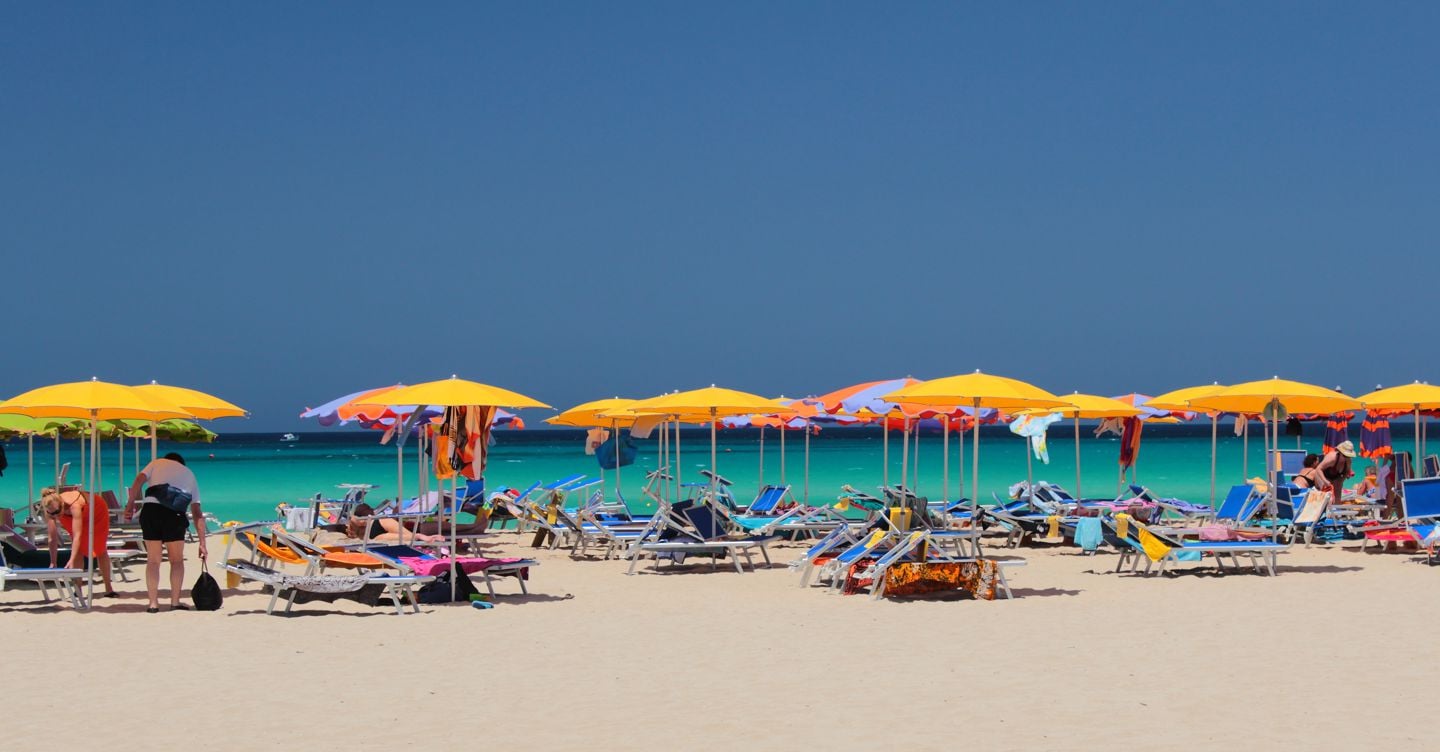 Turismo, il caldo spinge le prenotazioni a settembre: gli italiani scelgono Mediterraneo e Spagna