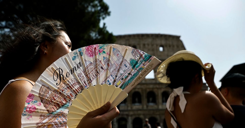 Caldo, oggi il picco con punte fino a 45 gradi. Nel weekend miglioramento. Tromba d’aria su Cremona: danneggiati Duomo e Palazzo Comunale
