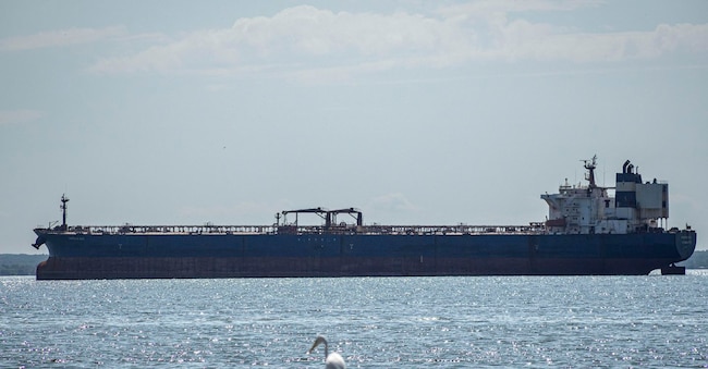 epa13199228 Una petroliera naviga al largo della costa di Maracaibo, in Venezuela, il 29 agosto 2026. Il 28 agosto il presidente degli Stati Uniti Donald Trump ha annunciato che gli Stati Uniti si sono assicurati il controllo maggioritario di oltre 65 miliardi di barili delle riserve petrolifere accertate del Venezuela grazie a un accordo con il Venezuela e con alcune imprese private.  EPA/HENRY CHIRINOS EPA
