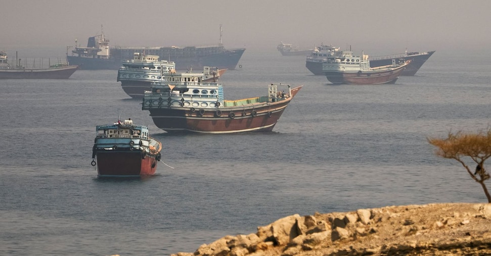Iran, raid Usa dopo un mese: due morti su isola di Larak. Trump: «Li colpiremo duramente»