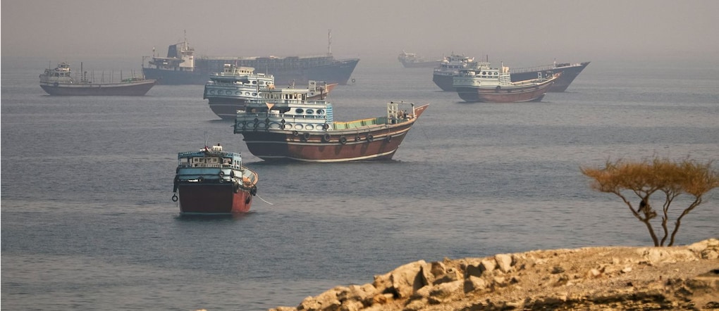Navi nei pressi dello Stretto di Hormuz, viste da Musandam, in Oman, il 31 agosto 2026. REUTERS/Stringer Reuters