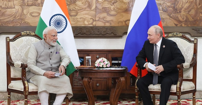 Il primo ministro indiano Narendra Modi (a sinistra) e il presidente russo Vladimir Putin partecipano a un incontro a margine del vertice dell’Organizzazione di Cooperazione di Shanghai (SCO) a Bishkek, in Kirghizistan, il 31 agosto 2026. Il vertice 2026 dell’Organizzazione di Cooperazione di Shanghai (SCO) si tiene a Bishkek il 31 agosto e il 1° settembre.  EPA/PETR KOVALEV/SPUTNIK/KREMLIN  EPA