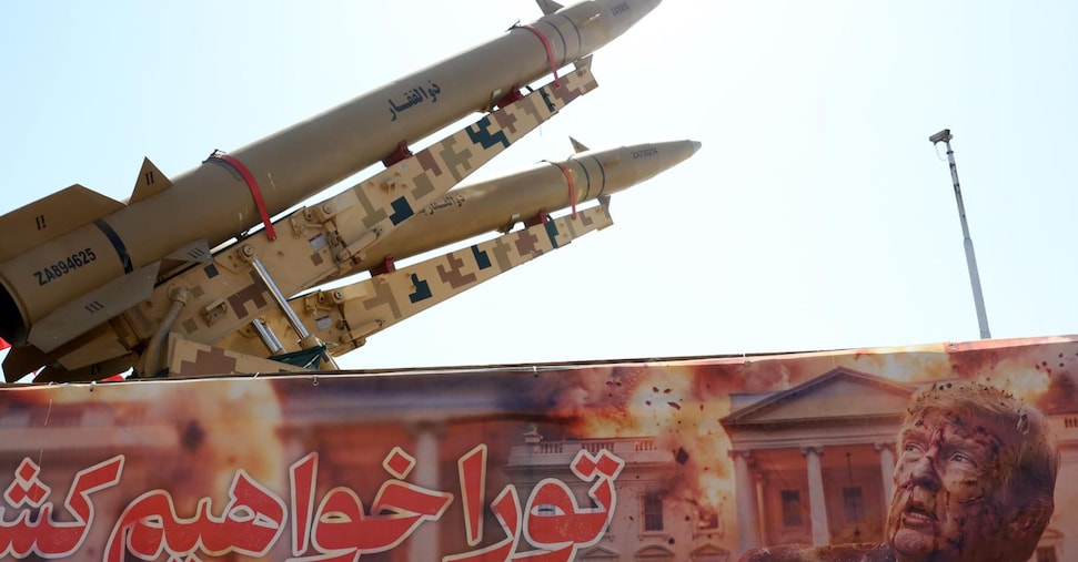 Iran, raid Usa dopo un mese. Emirati smentiscono attacco di Teheran. Petroliera in fiamme a Hormuz