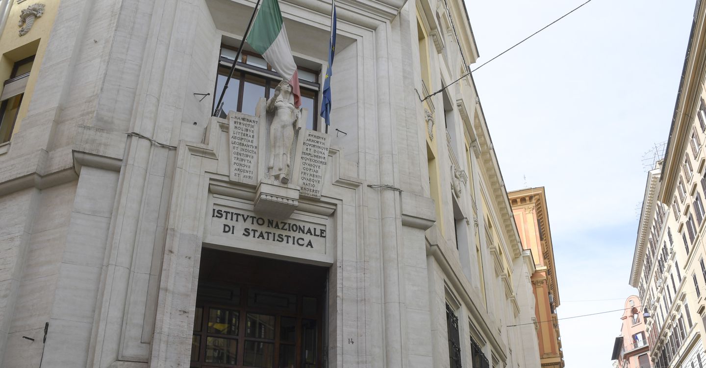Istat: a luglio occupazione stabile. Scende la disoccupazione (5,8%) Istat: a luglio occupazione stabile. Scende la disoccupazione (5,8%)