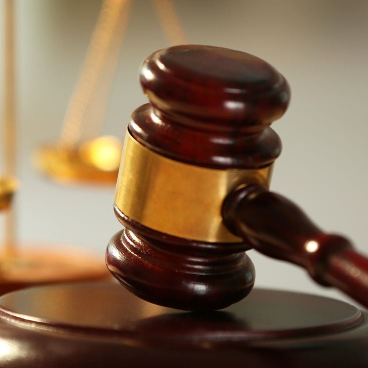 Wooden judges gavel on wooden table, close up Africa Studio - stock.adobe.com