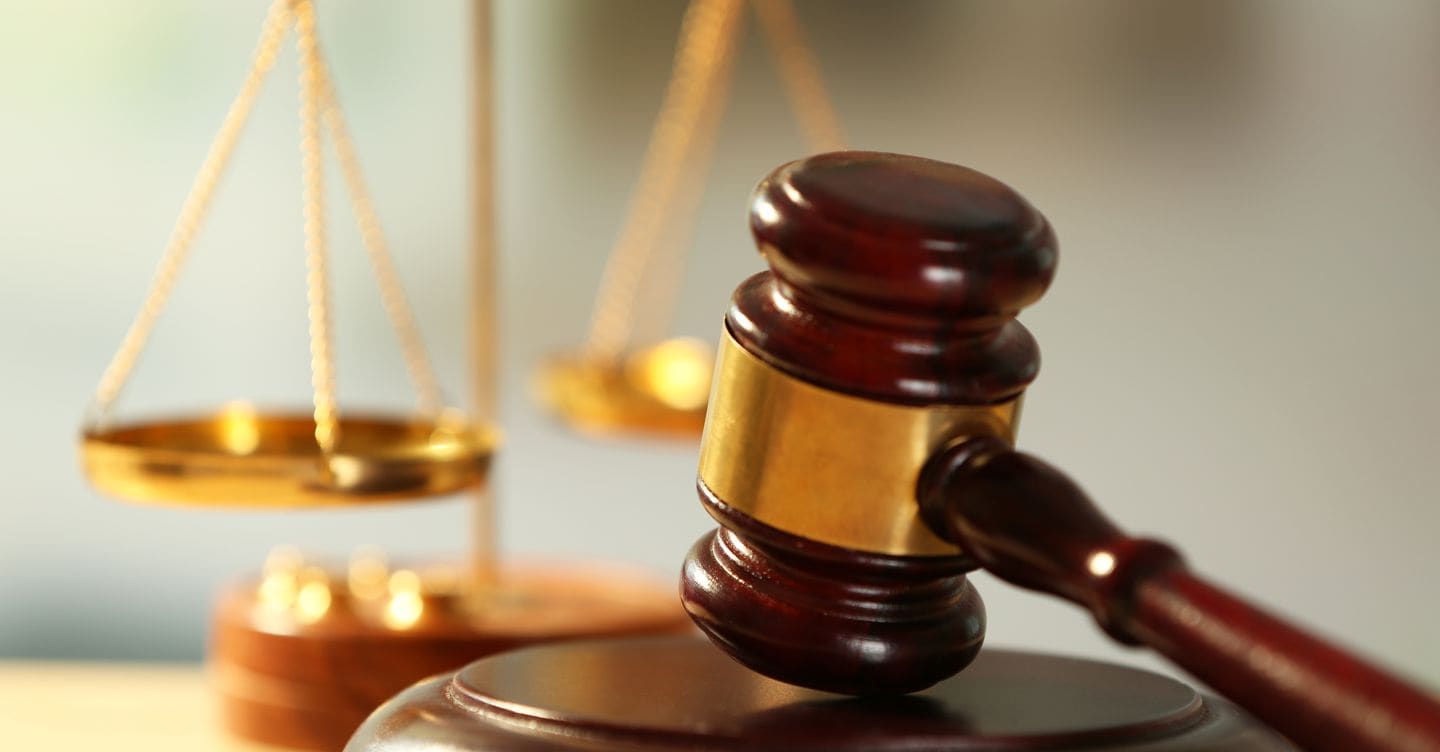 Wooden judges gavel on wooden table, close up Africa Studio - stock.adobe.com