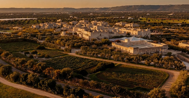 Panorama sugli orti e i vigneti di Borgo Egnazia, nato nel 2010 a Savelletri di Fasano, in provincia di Brindisi, da un’idea della famiglia Melpignano