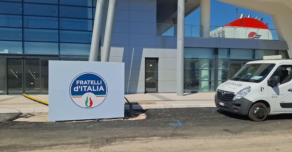 Governo Meloni, a Bari festa del record: in cantiere bonus famiglie e imprese