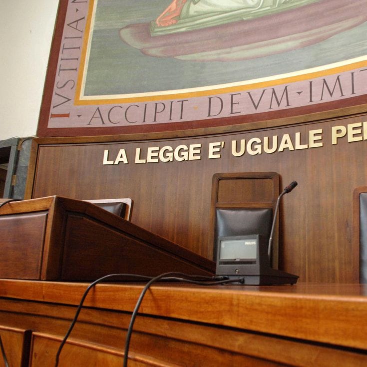 PALAZZO DI GIUSTIZIA
 TRIBUNALE MILANO
 AULA
 LA LEGGE E'UGUALE PER TUTTI