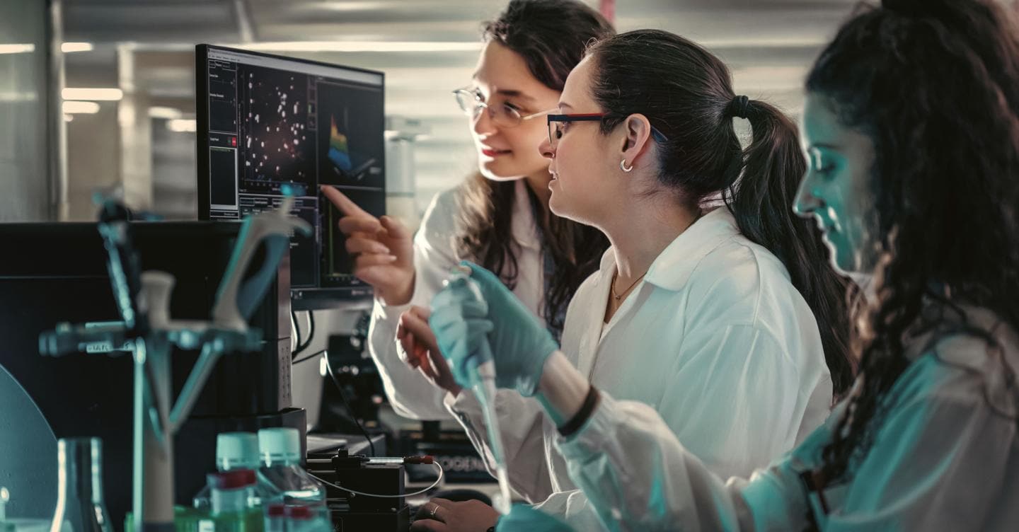 https://i2.res.24o.it/images2010/S24/Documenti/2026/09/04/Immagini/Ritagli/Ricercatrici%20in%20laboratorio-kpe-U71702764480PwG-1440x752@IlSole24Ore-Web.JPG