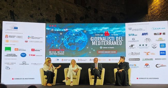 Festival Giornalisti del Mediterraneo. Da sinistra Maristella Massari, Gazzetta del Mezzogiorno, il giudice Maria Francesca Mariano, il prefetto di lecce Domenico Manno e don Antonio Coluccia