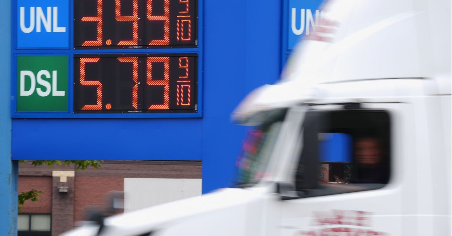 Diesel record negli Usa, il prezzo sale a 5,85 dollari e mette nei guai Trump
