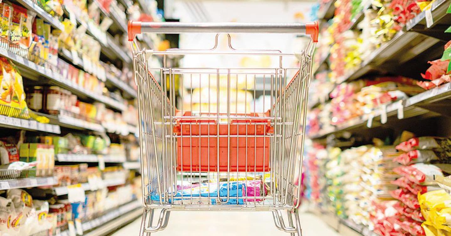 Povertà alimentare, «una famiglia su tre ha tagliato la spesa in quantità e qualità»