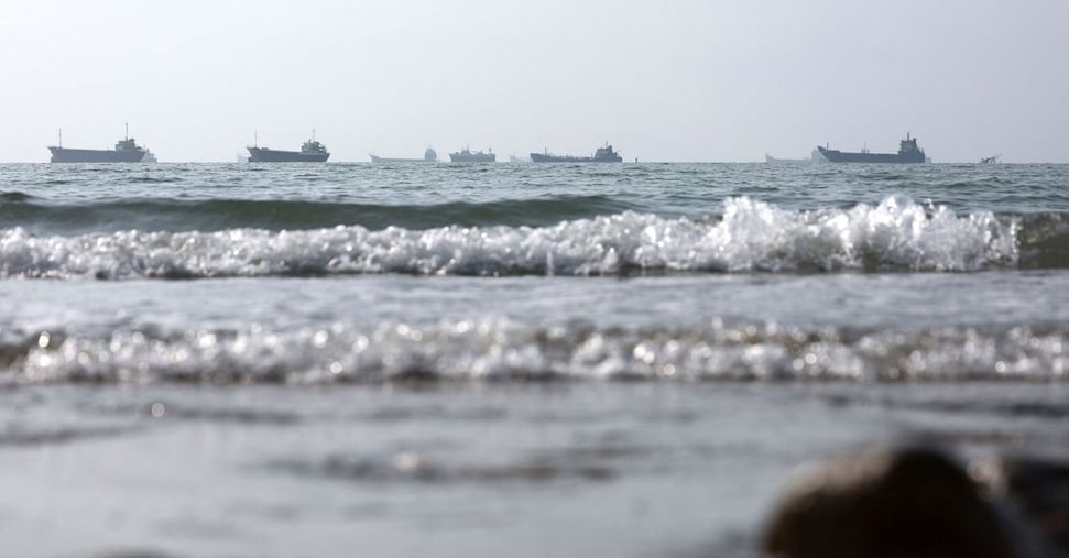 Iran, petroliera colpita da quattro missili Usa all’isola di Kharg