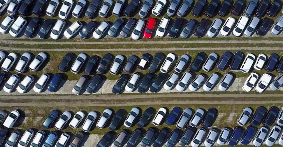 Codice della strada, rischio beffa per i noleggi auto: multe a carico se gli stranieri non pagano