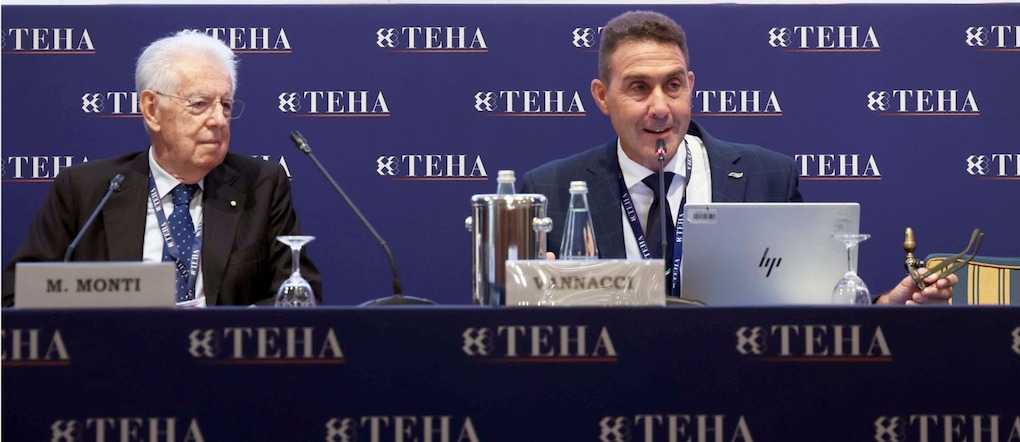 MARIO MONTI ECONOMISTA ROBERTO VANNACCI POLITICO FORUM TEHA 2026 7146