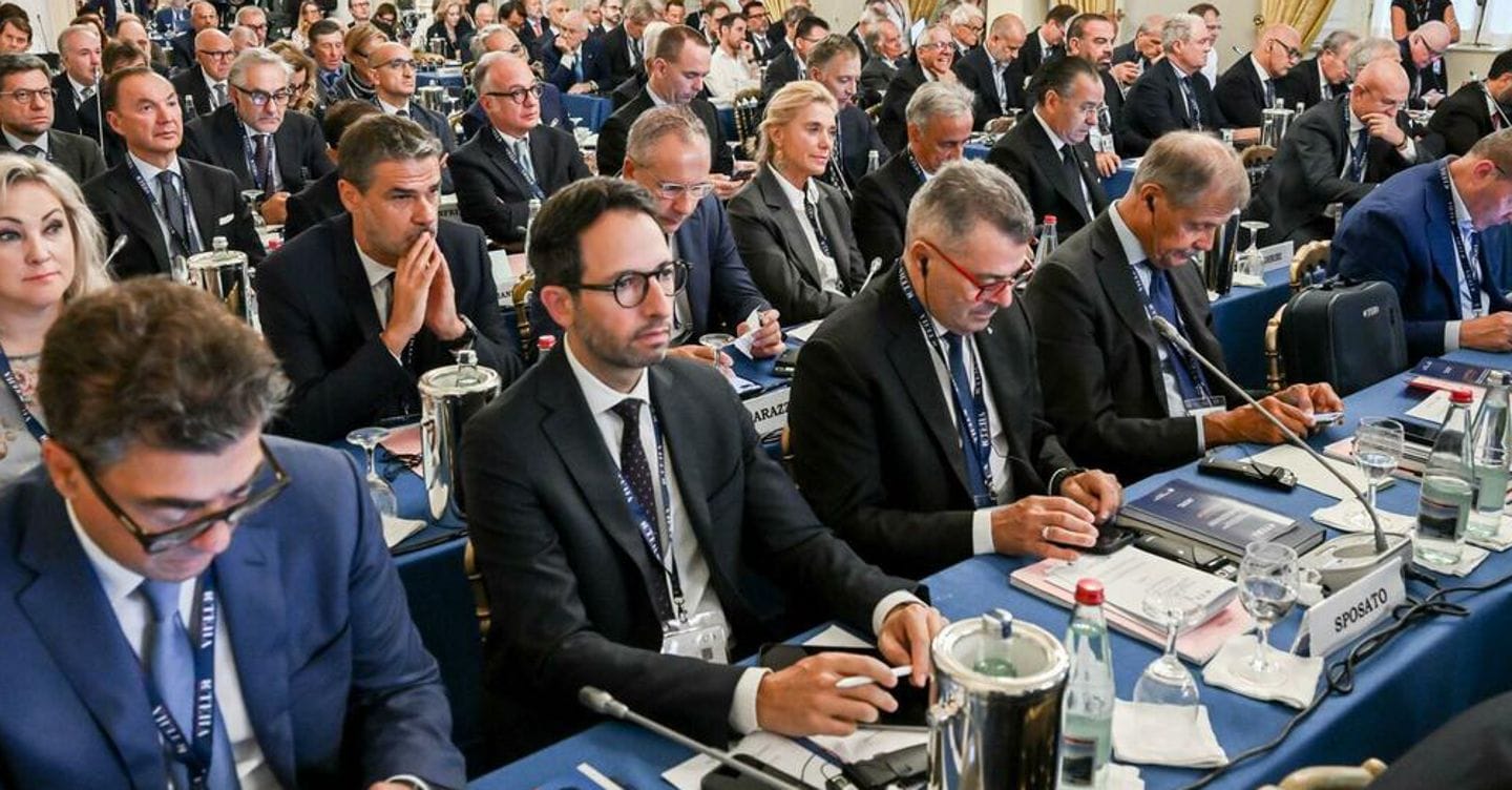 Cernobbio, oggi attesi al forum gli interventi di Salvini, Schlein e Renzi Cernobbio, oggi attesi al forum gli interventi di Salvini, Schlein e Renzi