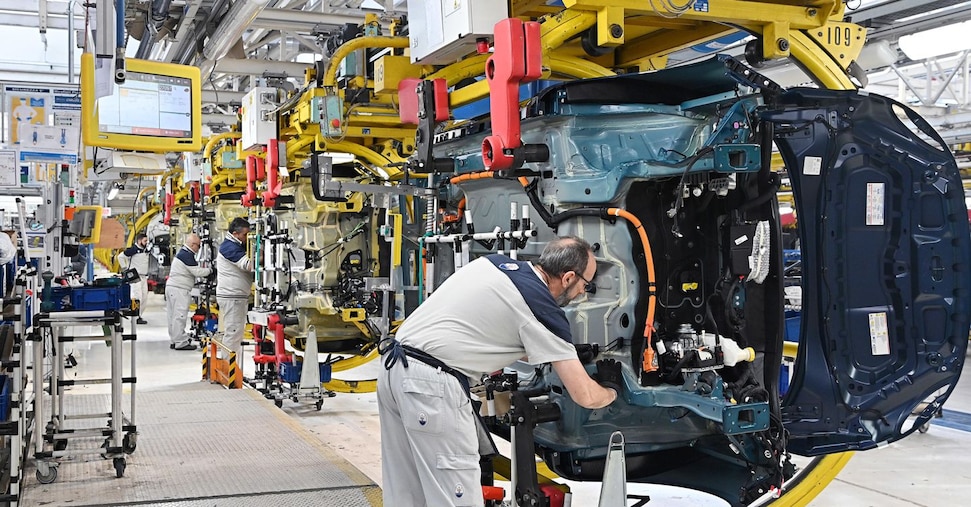 Automotive, per i mini contratti di sviluppo 300 milioni del Mimit