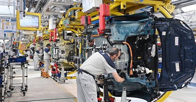 Fiat 500 Hybrid presso lo stabilimento di mirafiori di Torino. (ANSA/Alessandro Di Marco)