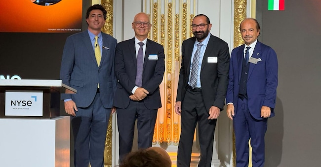 Da sinistra Niccolò De Masi, chairman e ceo IonQ; Giuseppe Di Franco, ceo group Lutech; Marco Pistoia, ceo di IonQ Italia e Alessio Butti, sottosegretario alla presidenza del Consiglio con delega all’innovazione tecnologica, a New York a valle della presentazione dell’accordo fra Lutech e IonQ Italia