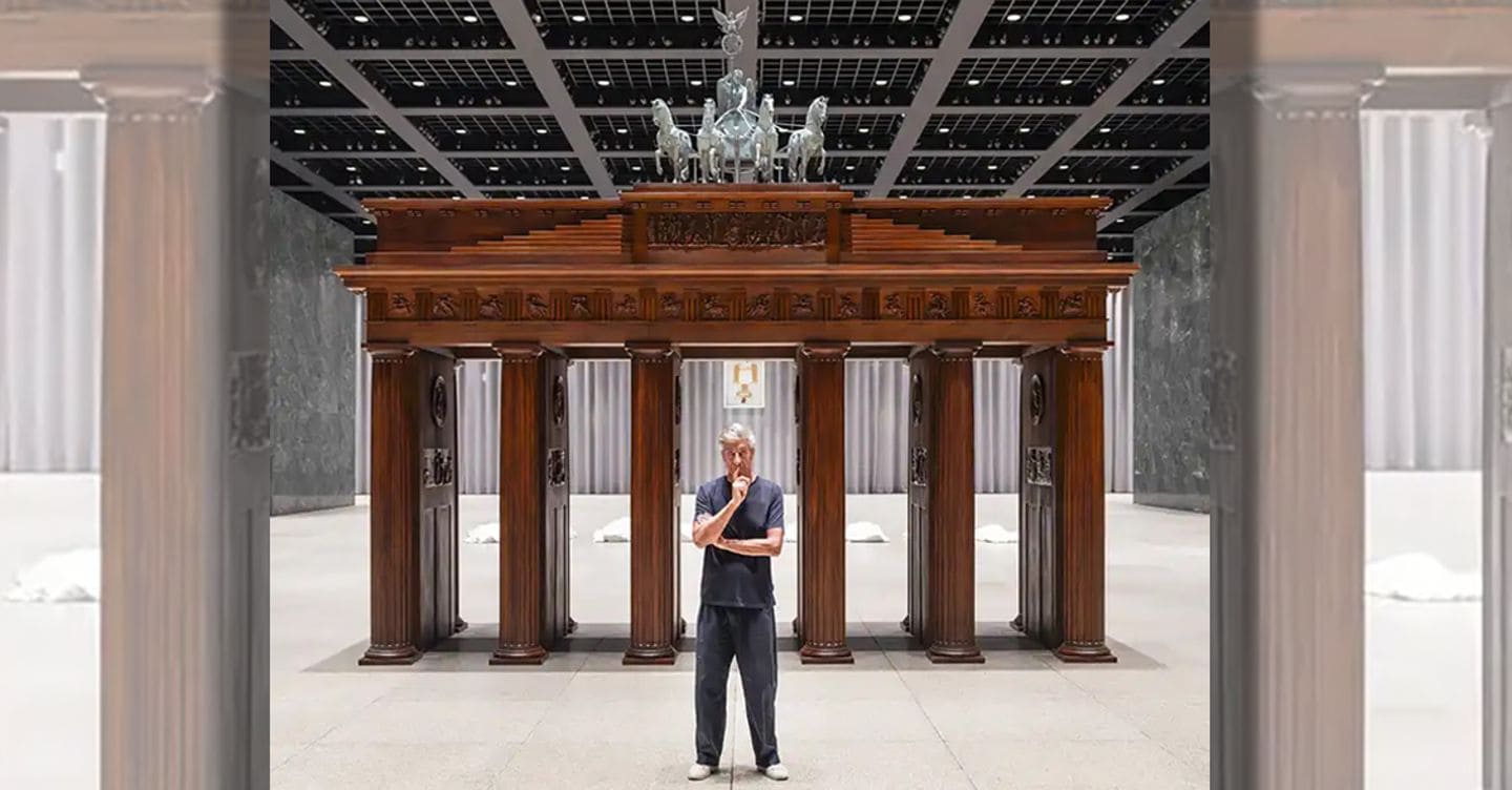 Cattelan: «Il passato, quando il futuro fa paura, diventa seducente» Cattelan: «Il passato, quando il futuro fa paura, diventa seducente»