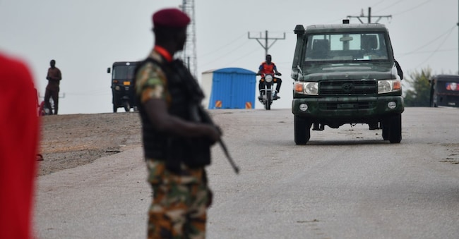 Un militare delle Forze Armate Sudanesi (SAF) (Reuters)