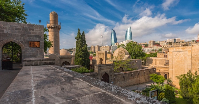 Baku , Old city e le Flame Towers