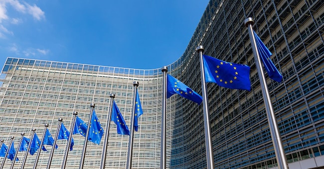 Bruxelles. La sede della Commissione Ue. Nel febbraio 2025 il pacchetto Omnibus ha ridotto la platea della aziende soggette a rendicontazione obbligatoria di sostenibilità (Adobe Stock)