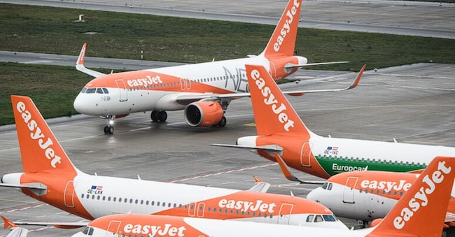 Si diffonde fumo su un aereo Easyjet all’aeroporto di Malpensa (ANSA)