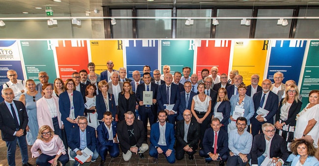 I firmatari del Patto per il Lavoro, il Clima e l’Economia sociale dell’Emilia-Romagna Emilia-Romagna