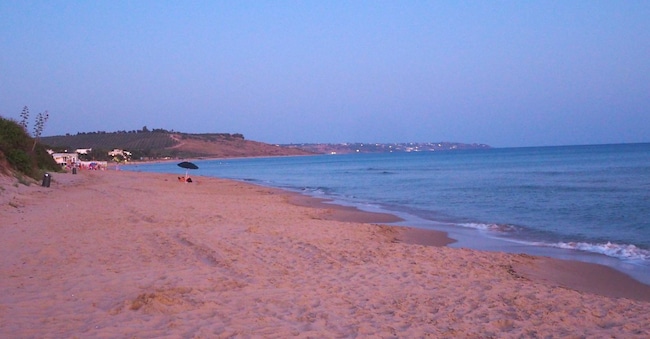 Tramonto sulla spiaggia di Lido Fiori a Menfi