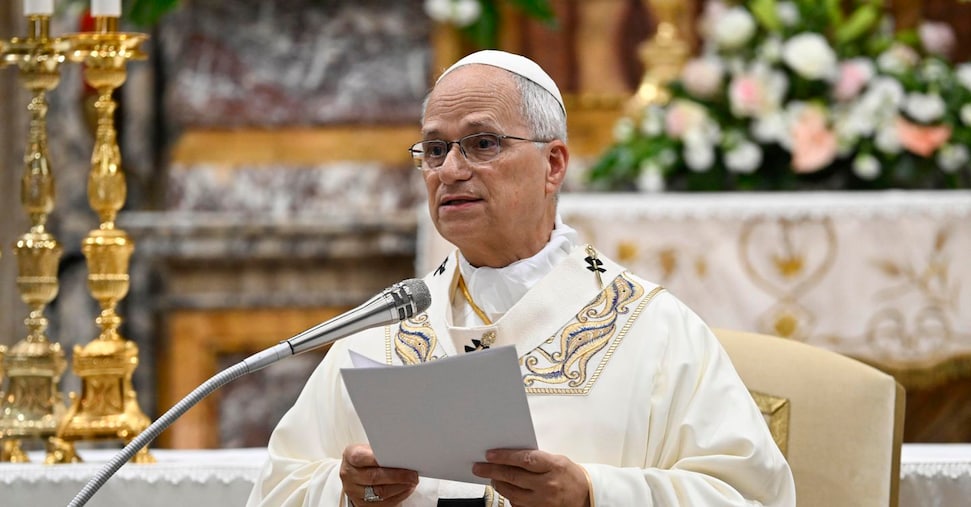 Papa Leone revoca i tagli di Bergoglio e alza gli stipendi dei cardinali Papa Leone revoca i tagli di Bergoglio e alza gli stipendi dei cardinali