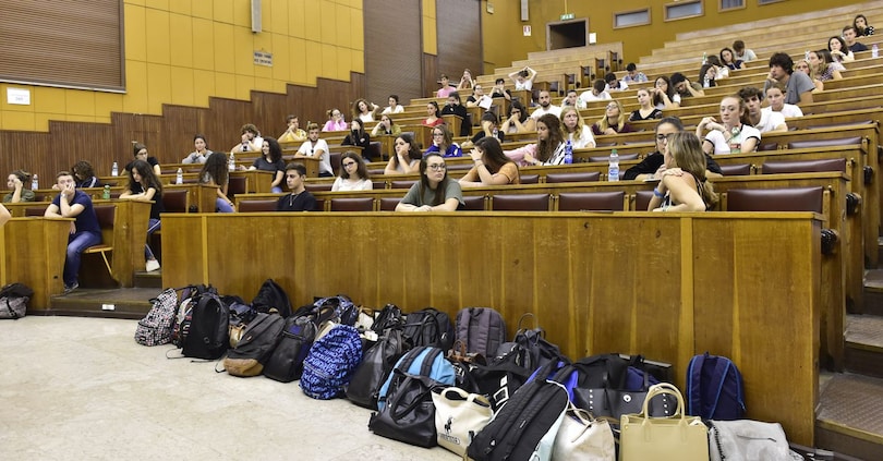 Da infermieri a ostetriche, boom di domande per corsi laurea 68mila per 33.958 posti sanitari, fisioterapia la più richiesta