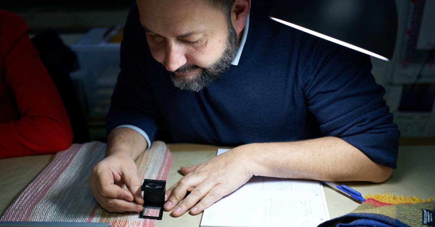 Gli artigiani del tessile conquistano i premi Maestro d’Eccellenza di Lvmh