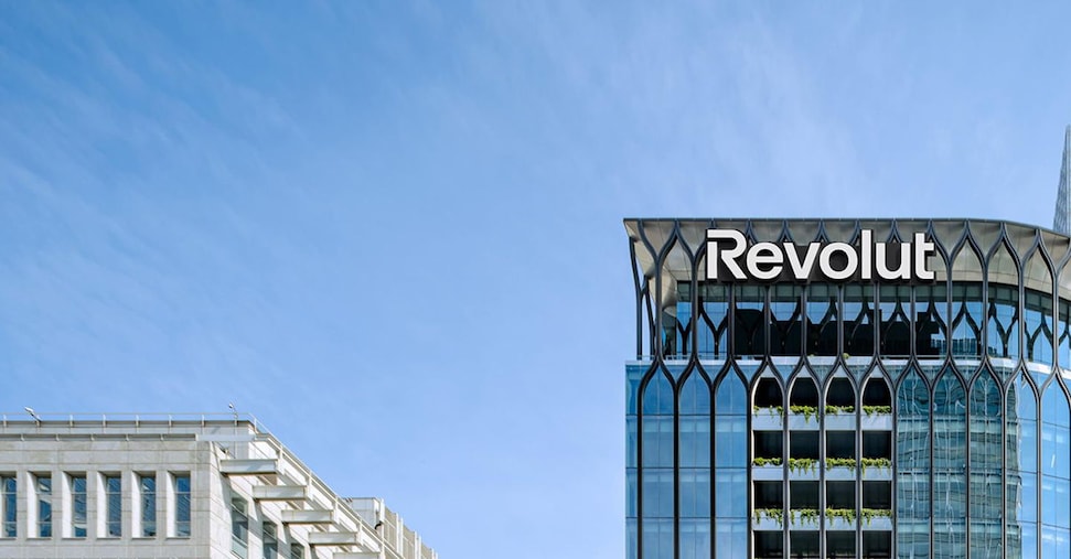 Revolut consegna i dati di 700 clienti ai truffatori. La pista italiana Revolut consegna i dati di 700 clienti ai truffatori. La pista italiana