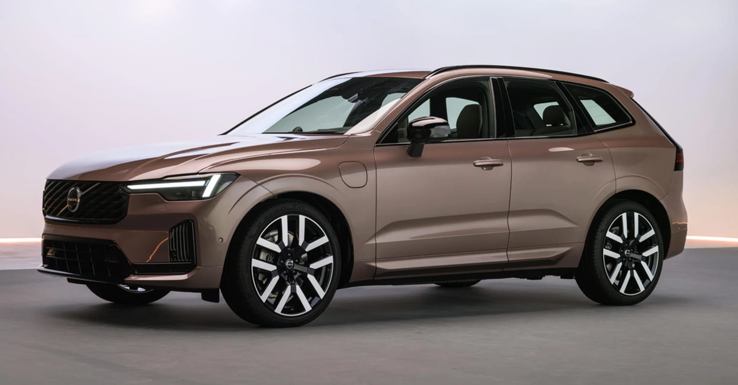 Volvo XC60 ibrida plug-in long range, ora l’autonomia elettrica arriva a 200 chilometri